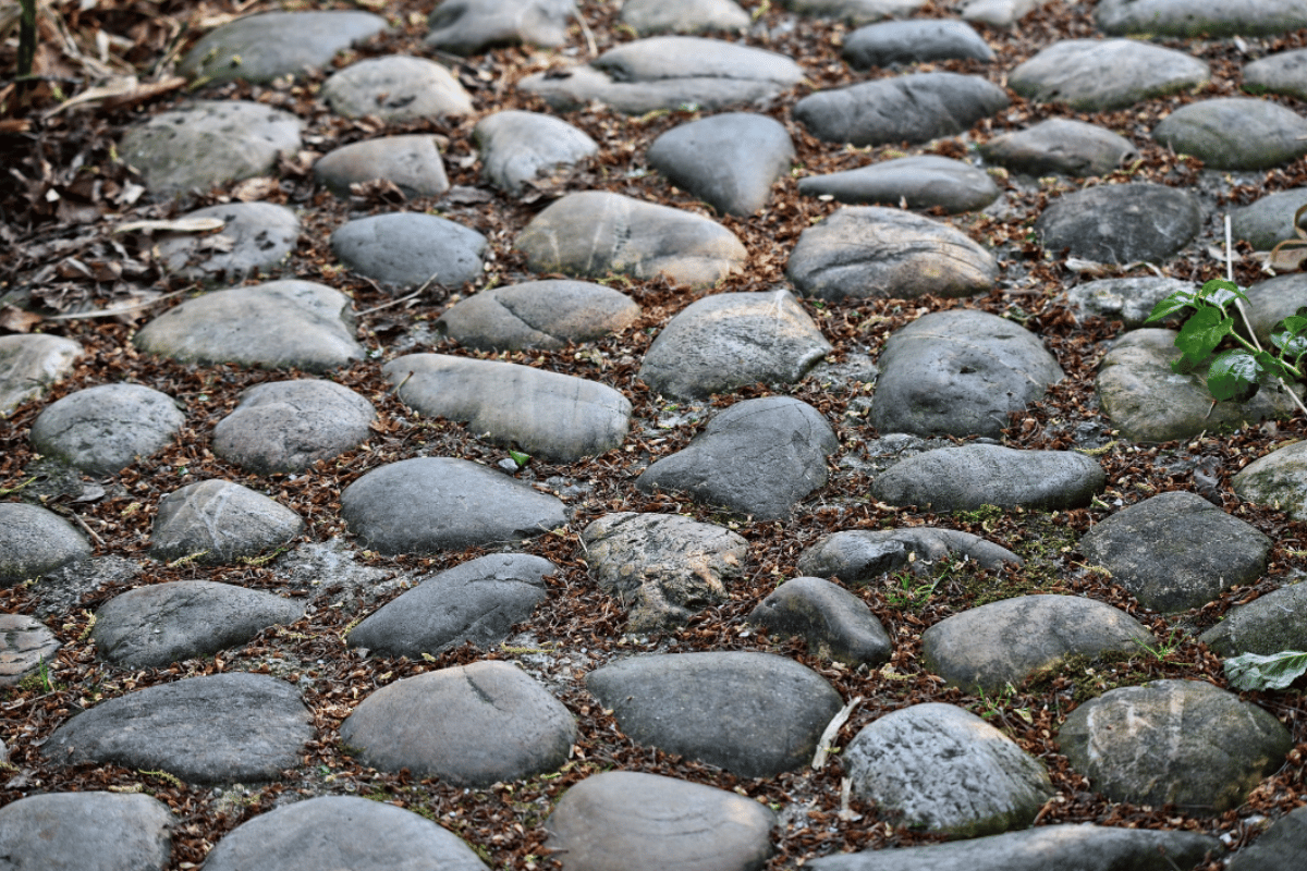 Comment aménager son jardin avec des pierres