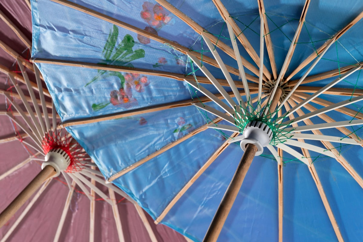 Comment décorer un parasol pour en faire une pièce maîtresse de votre jardin